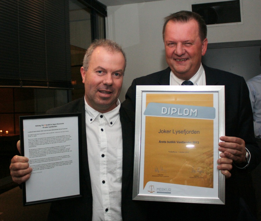 To personar med diplom. Foto.