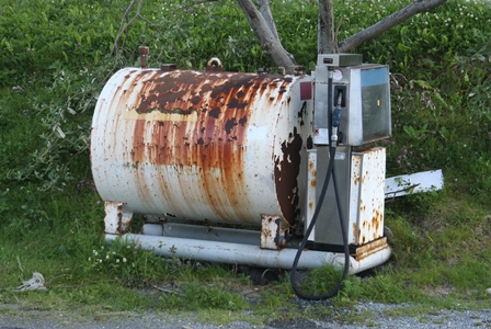 Løkta bensin gml tank.jpg