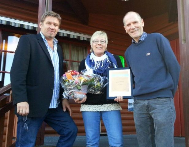 3 personer med eit diplom.