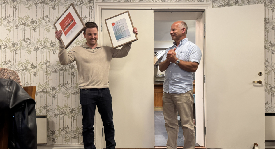 Menn som held diplomar