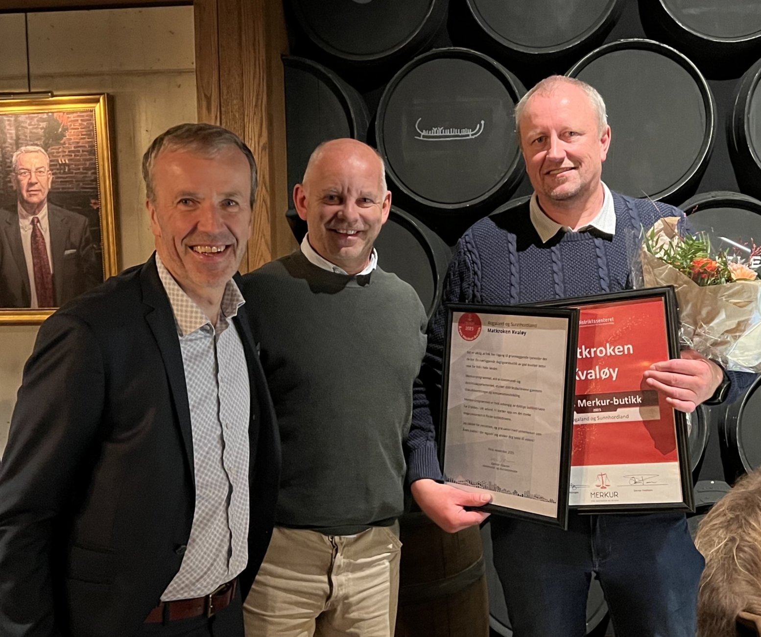 Menn som står ved siden av hverandre