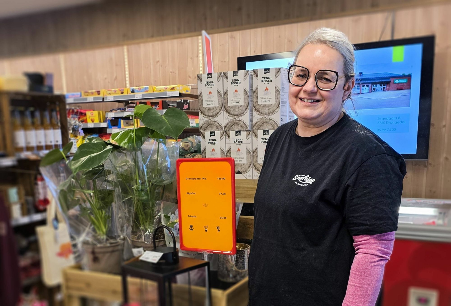 Kjøpmann foran blomst